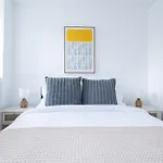 Modern 2 Bedroom Apartment Steps From Central Park!