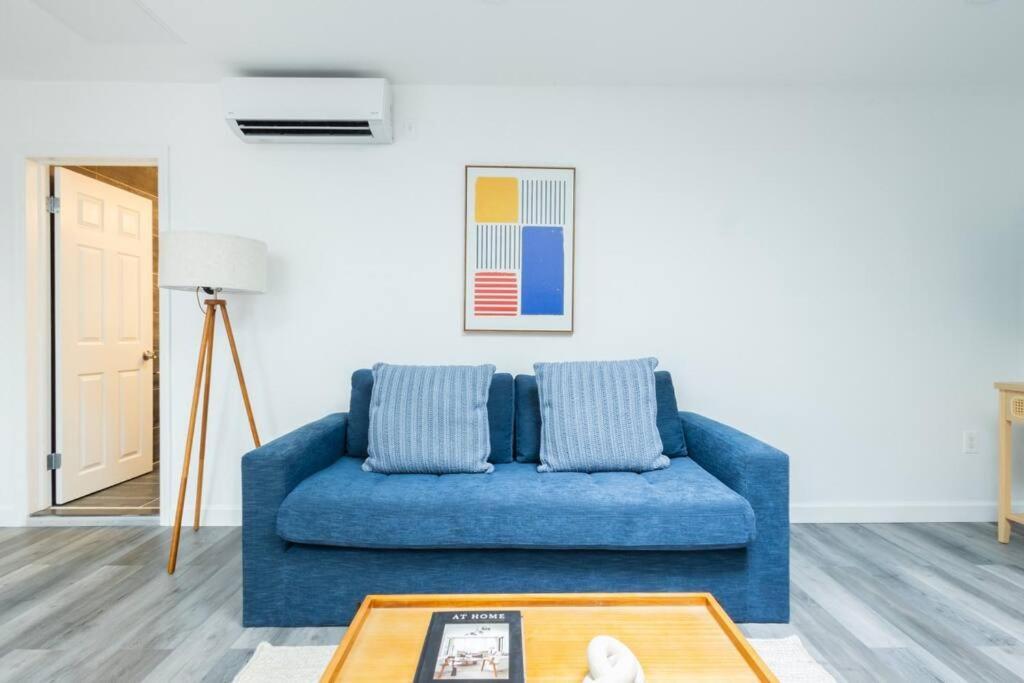 Modern 2 Bedroom Steps From Park!